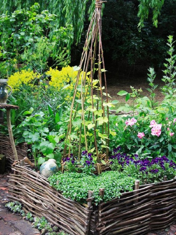 Wattle Edging • Insteading